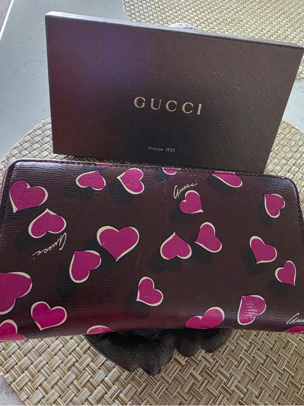 Gucci Burgundy Wallet with Pink Heart Print - Picture 11 of 11